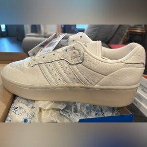 Adidas Men's Cream Leather Sneakers